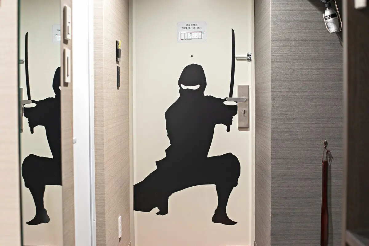 HOTEL NINJA BLACK 23