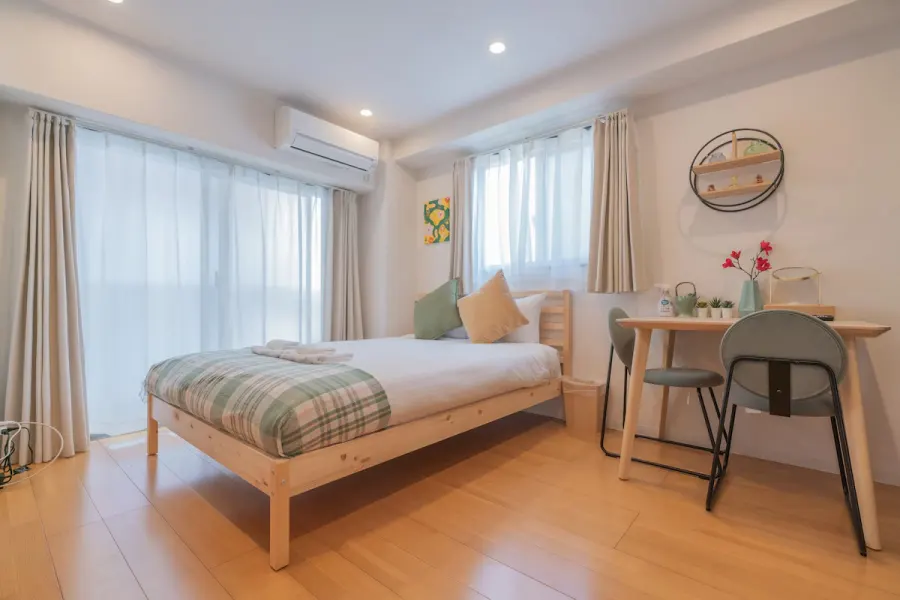 Up to 2 guests